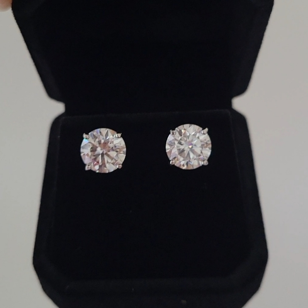Elegant 6ct Certified Moissanite Silver Stud Earrings - Picture 2 of 8